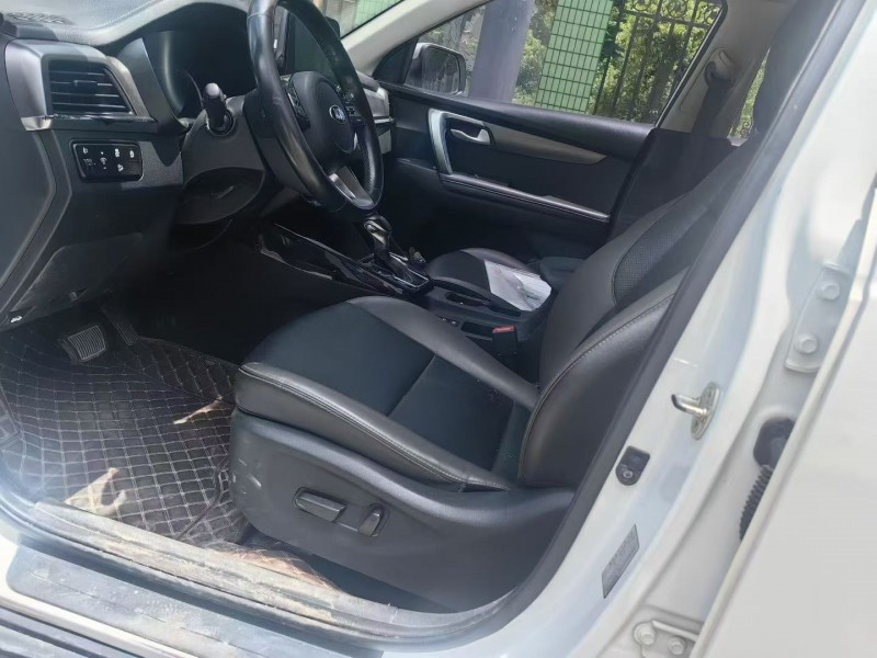 成都20年起亞智跑5