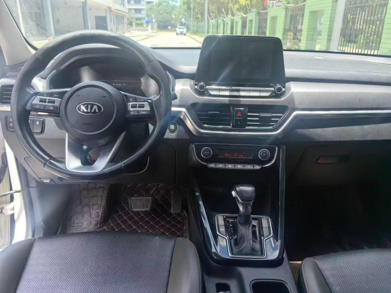 成都20年起亞智跑6