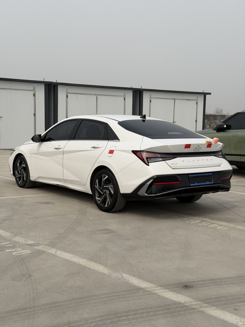 新乡24年现代伊兰特9