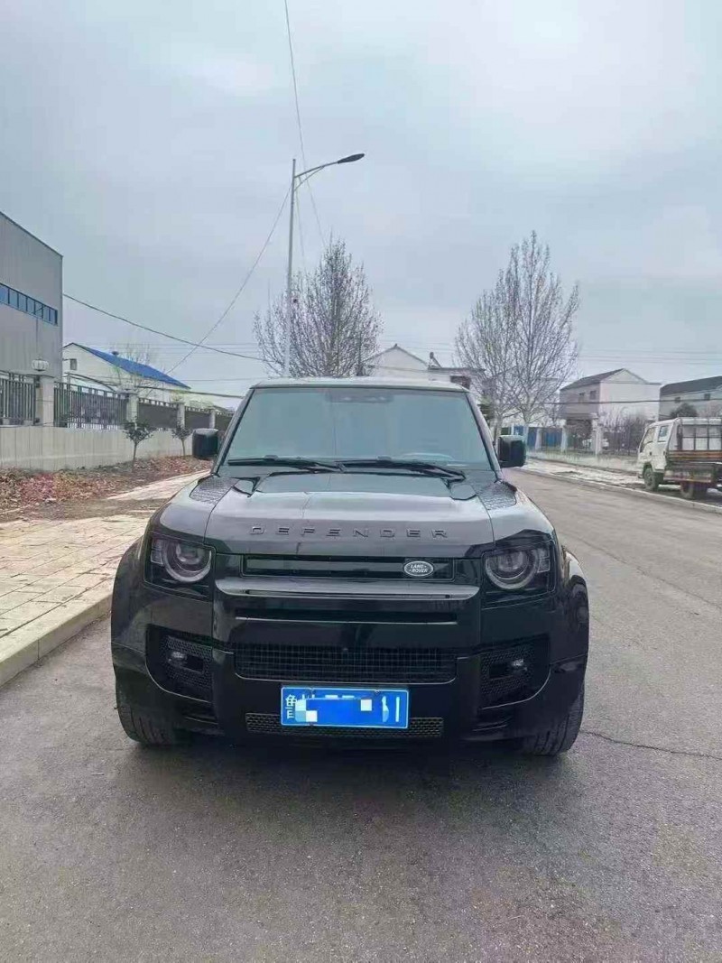 济宁21年路虎卫士1