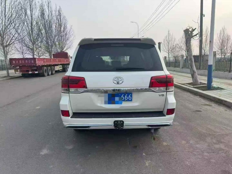 濟寧17年豐田蘭德酷路澤8