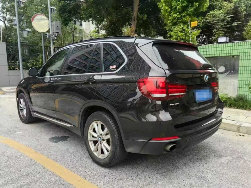 成都15年寶馬X58