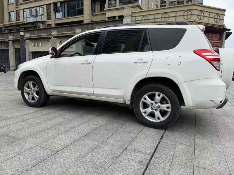新余12年丰田RAV43