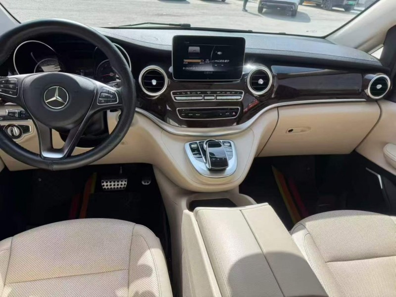 呼和浩特19年奔馳V6