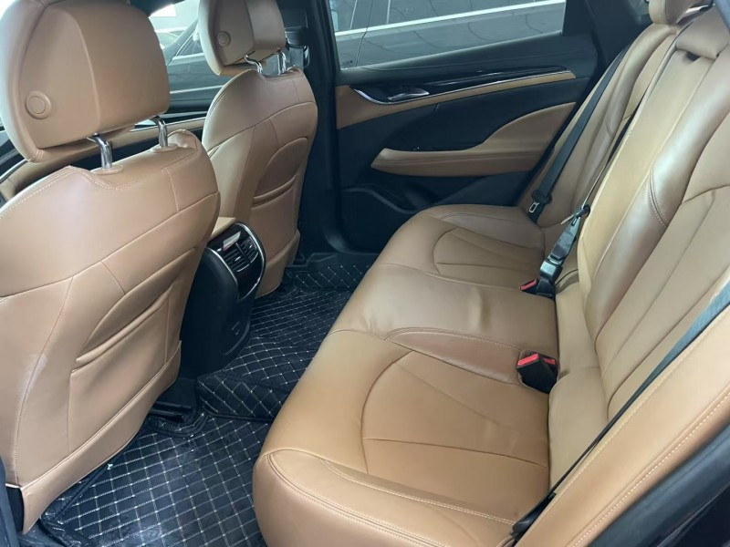 泰安19年別克君越9