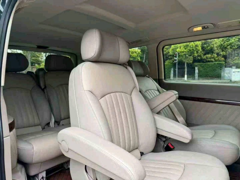 瀘州15年奔馳唯雅諾7