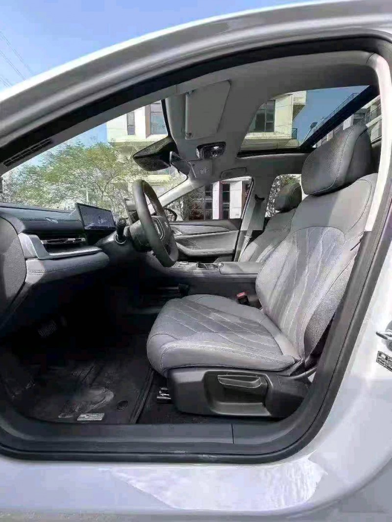 广州25年吉利银河5