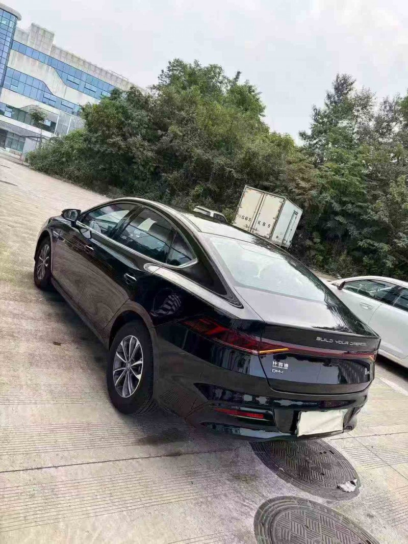 泸州25年比亚迪秦5