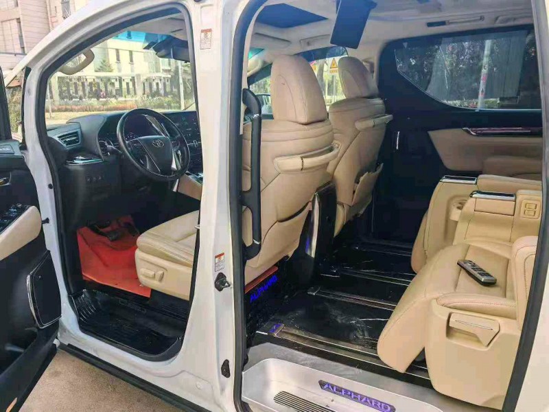 青島19年豐田埃爾法4