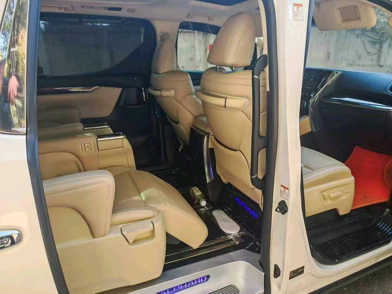 青島19年豐田埃爾法5