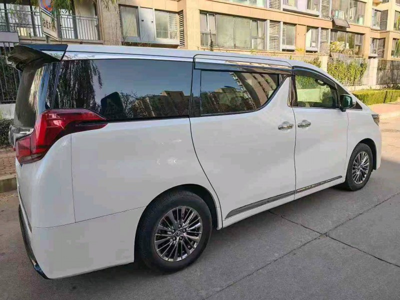 青島19年豐田埃爾法7