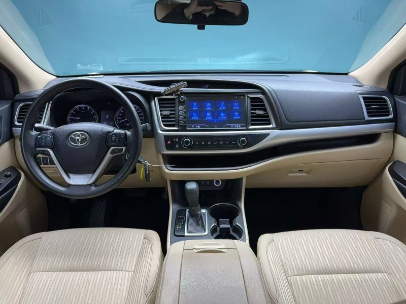 成都20年丰田汉兰达5