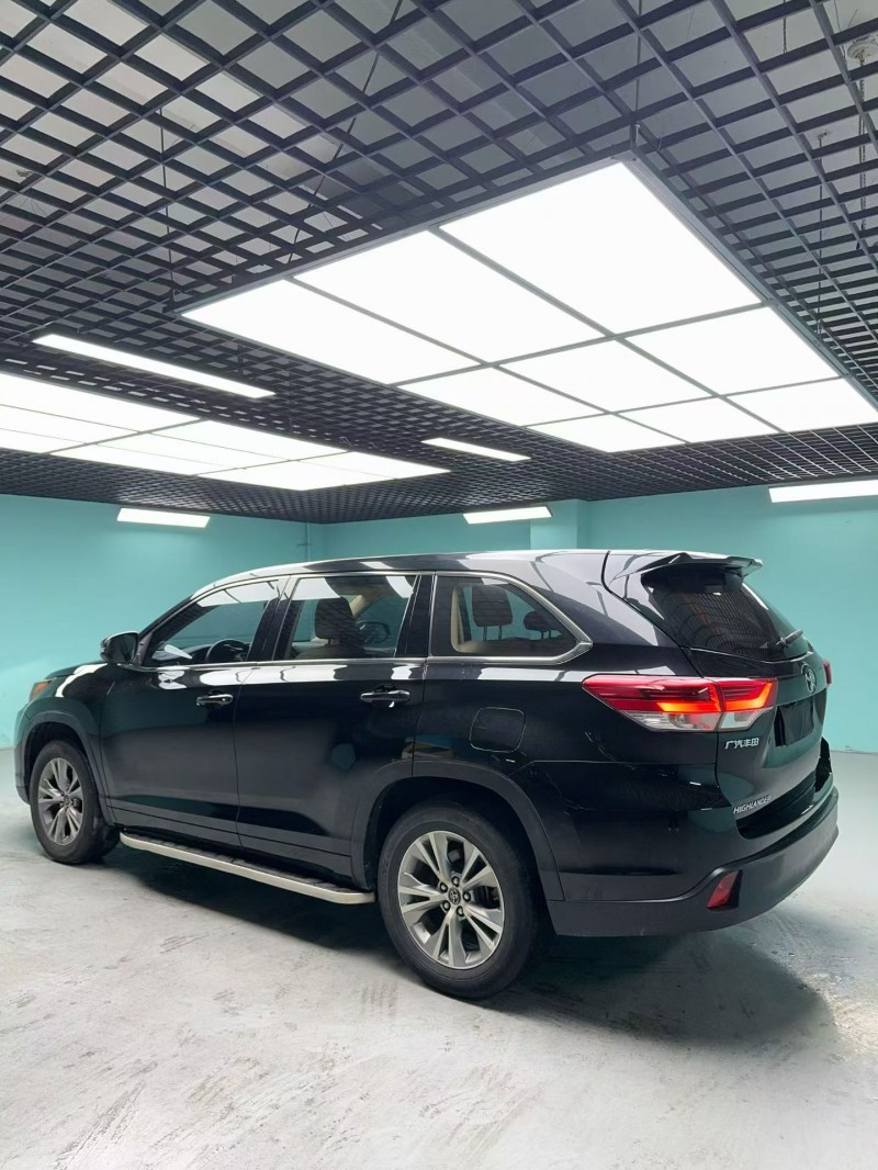 成都20年丰田汉兰达7