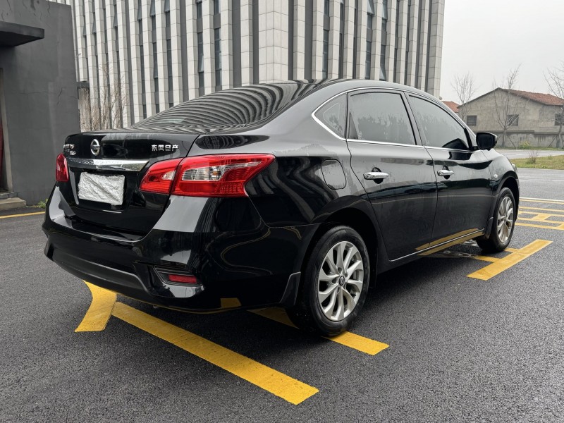 岳阳25年日产轩逸4