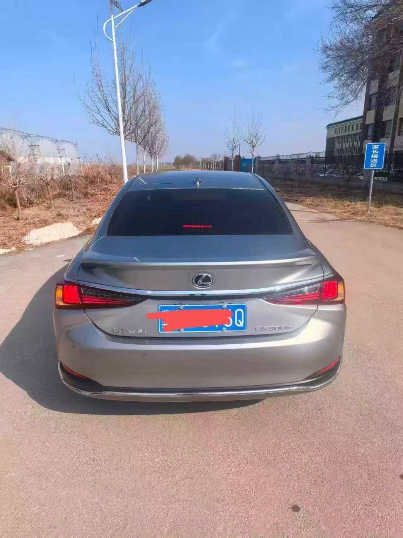 保定24年雷克薩斯ES8