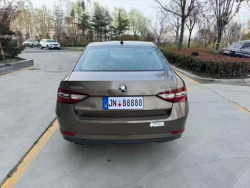 濟寧17年斯柯達速派8