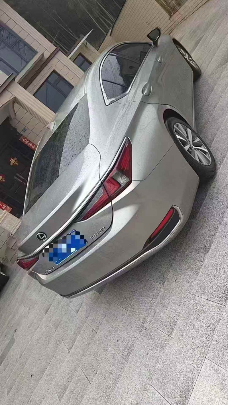 连云港21年雷克萨斯ES8