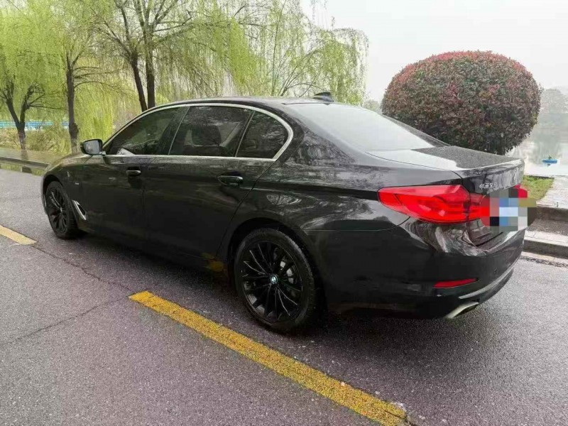 新余18年宝马5系8