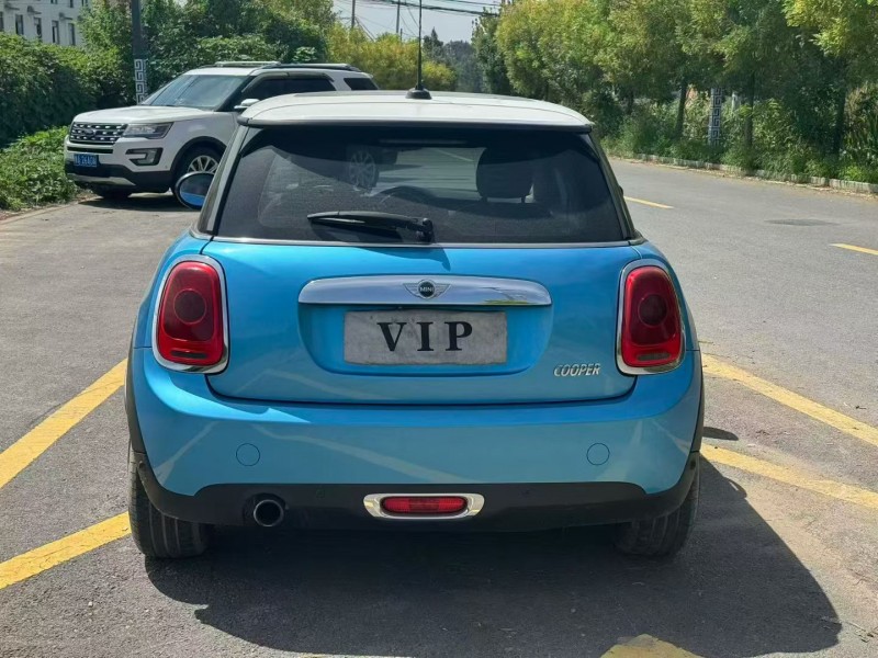 新乡16年宝马迷你9