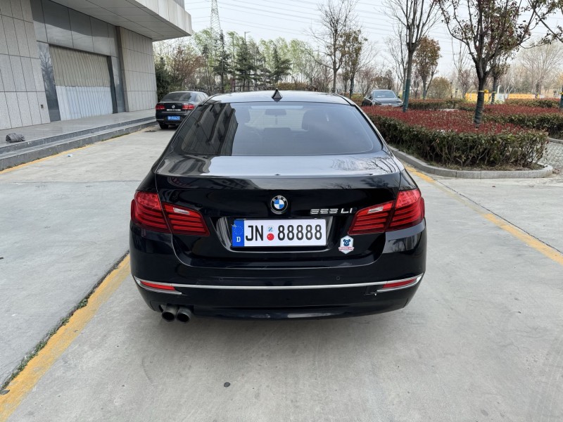 济宁17年宝马5系9