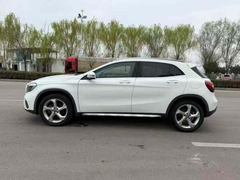 枣庄18年奔驰GLA9