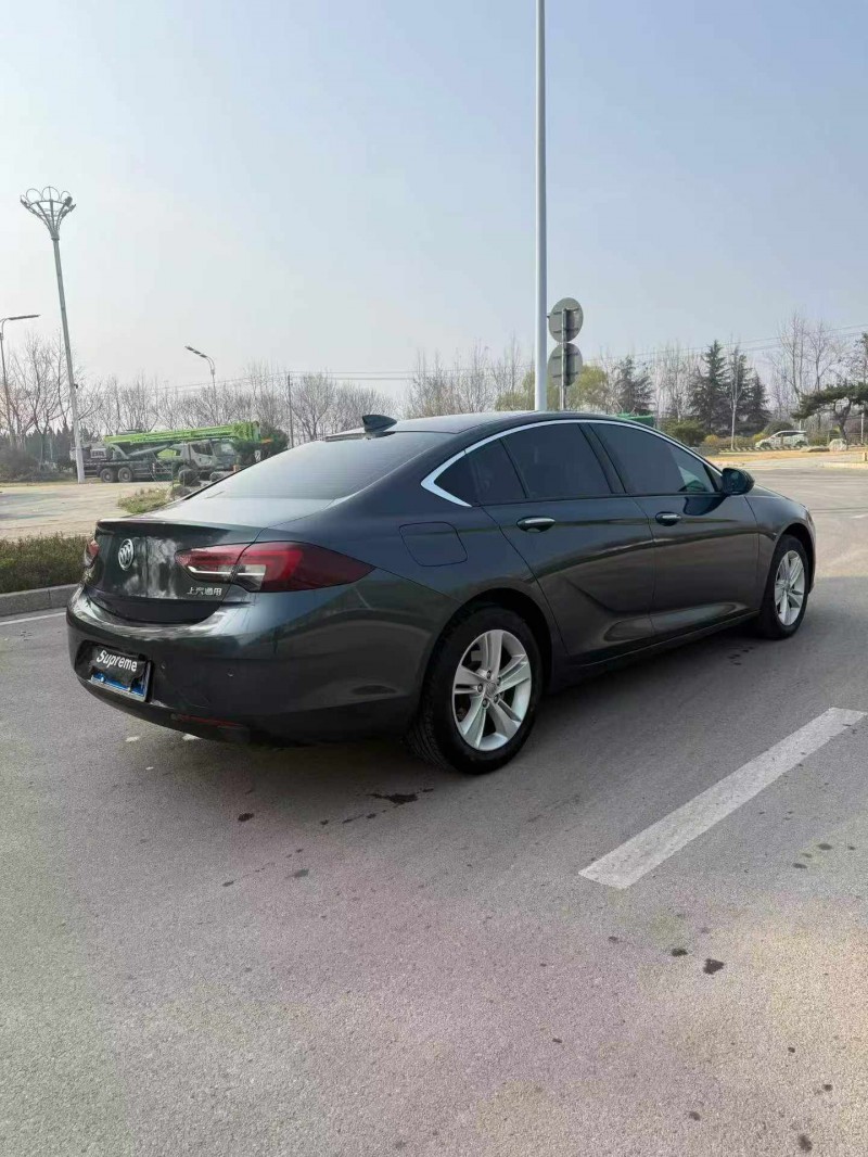 济宁20年别克君威8