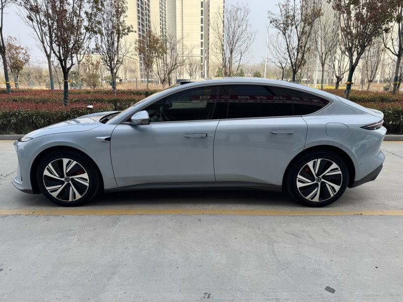 济宁22年蔚来ET57