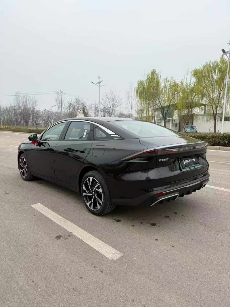 济宁25年吉利银河7