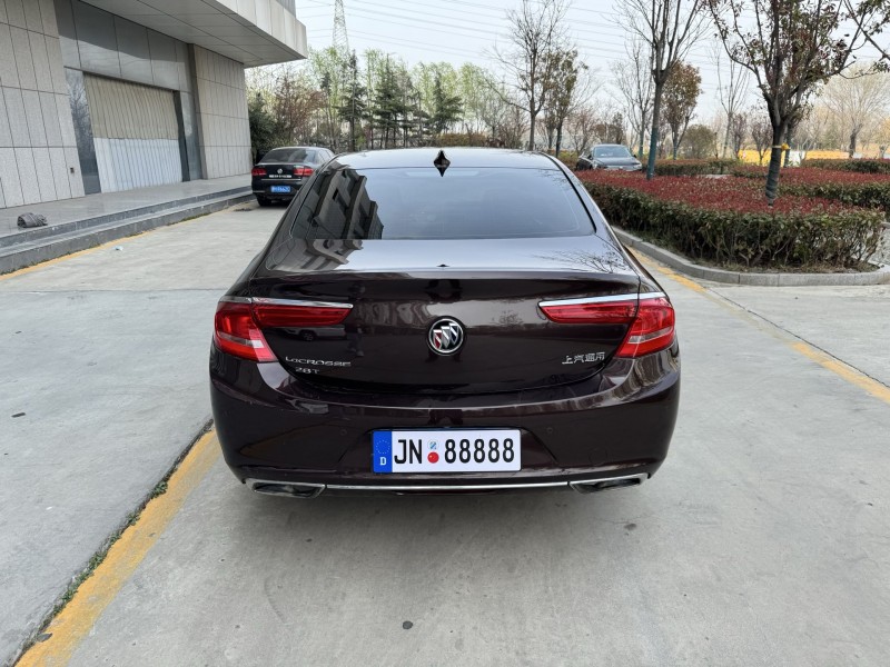 济宁17年别克君越9