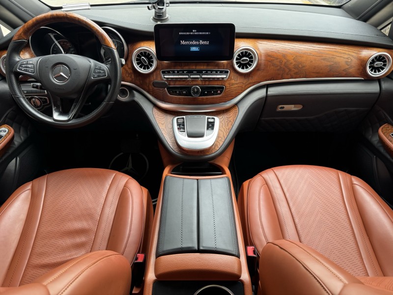 济宁21年奔驰威霆6