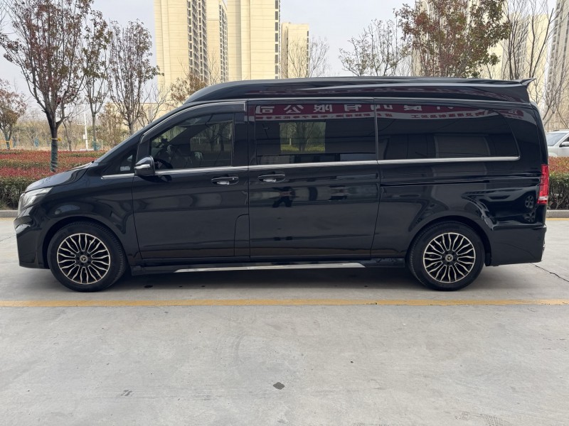 济宁21年奔驰威霆7