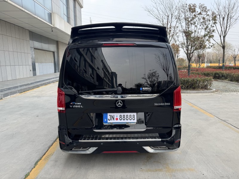 济宁21年奔驰威霆9