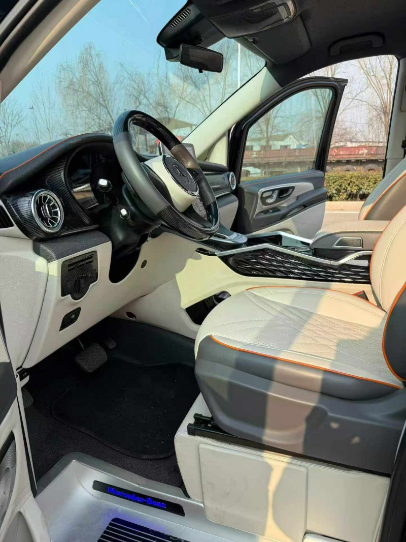 淄博23年奔馳威霆5