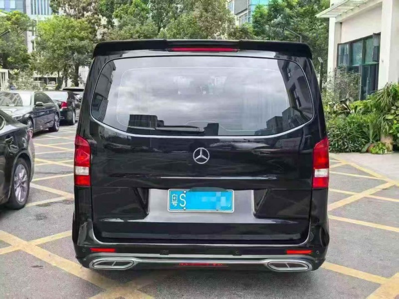 廣州22年奔馳威霆9