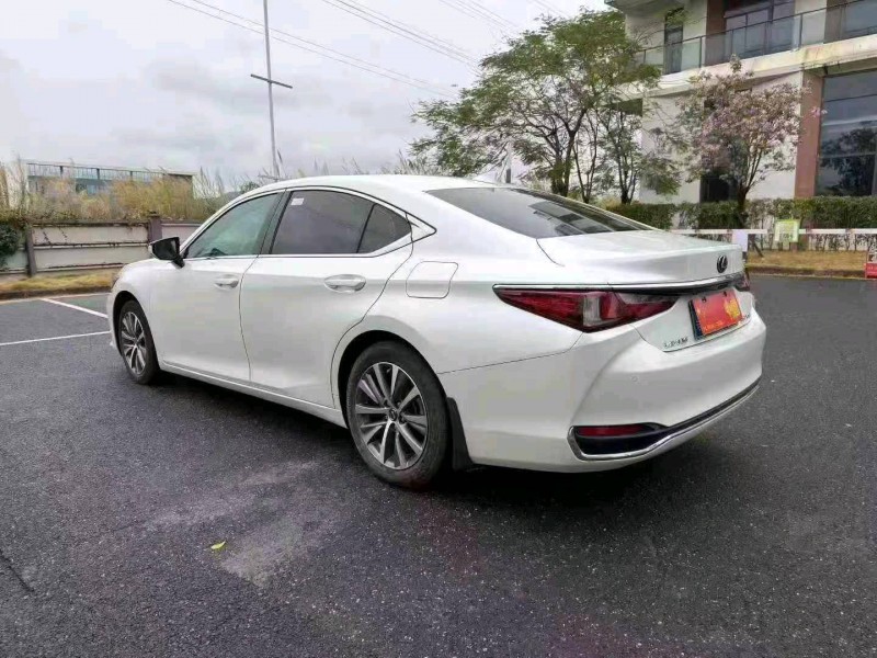 广州20年雷克萨斯ES9