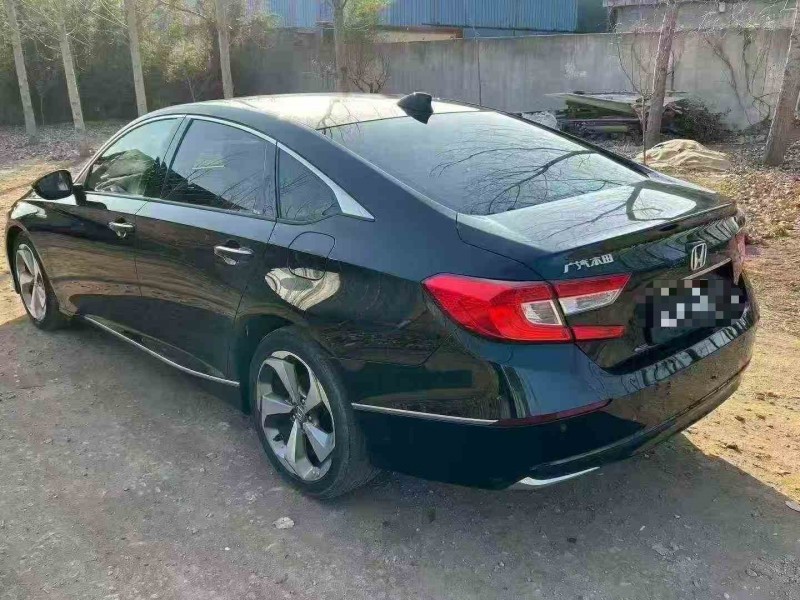 临沂19年本田雅阁8