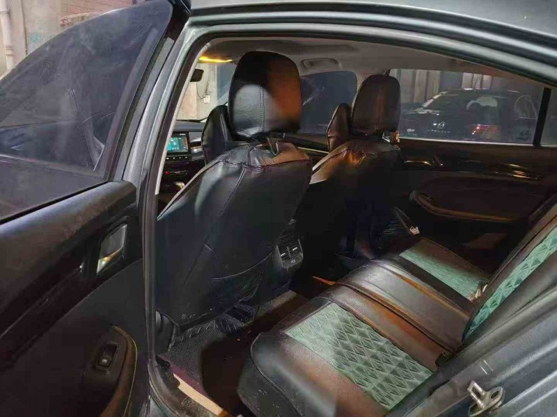 安顺22年荣威i55