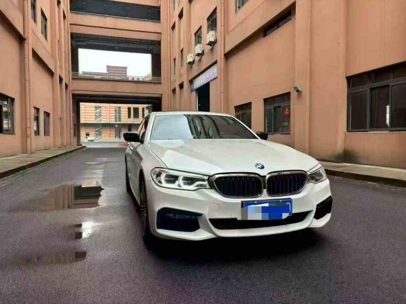 重庆17年宝马5系3