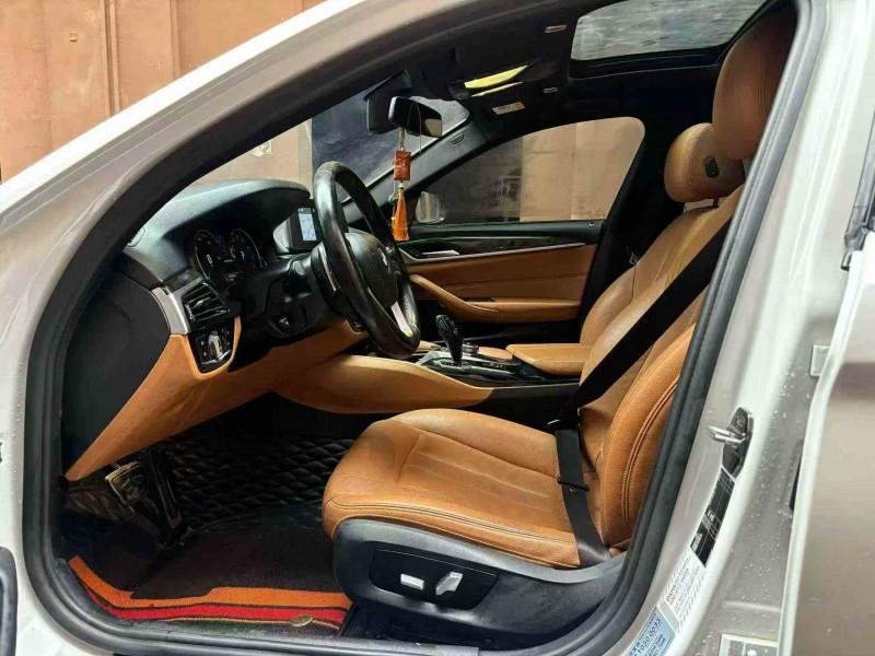 重庆17年宝马5系4