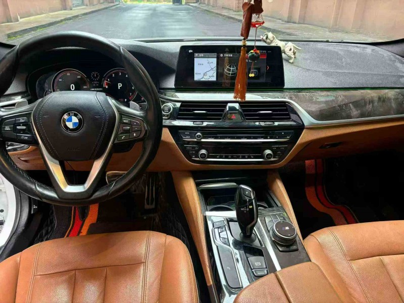 重庆17年宝马5系6