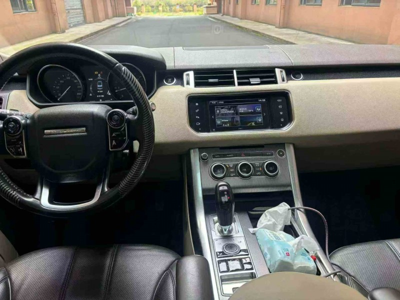 重庆17年路虎揽胜运动4