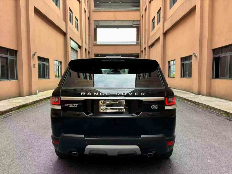 重庆17年路虎揽胜运动8