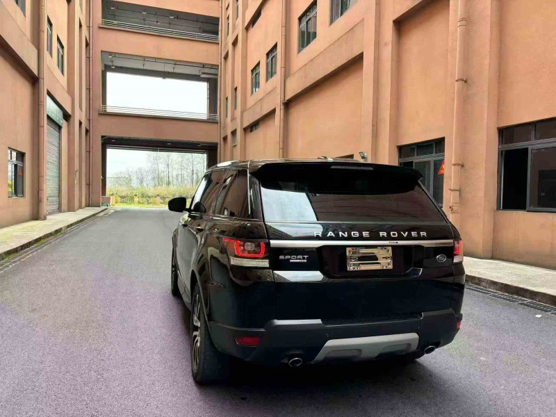 重庆17年路虎揽胜运动9