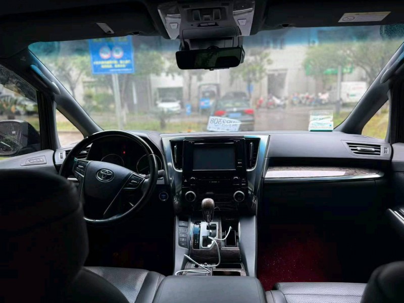 重庆20年丰田威尔法8