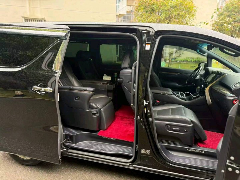 重庆20年丰田威尔法9