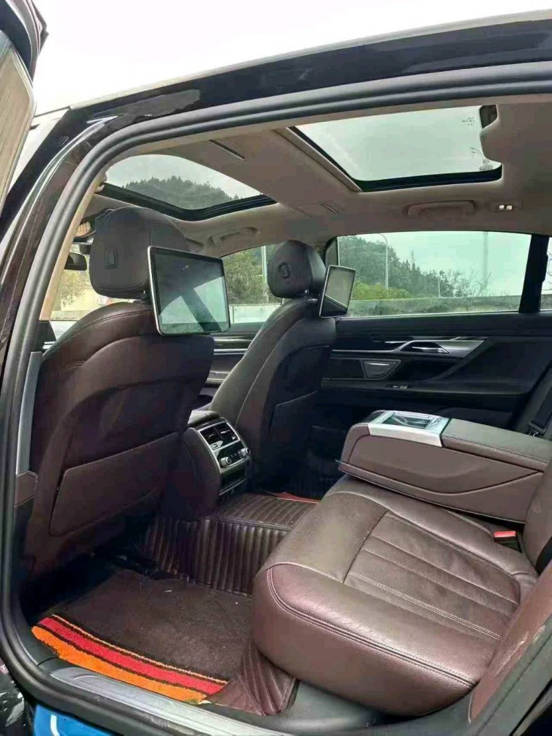 安顺17年宝马7系4