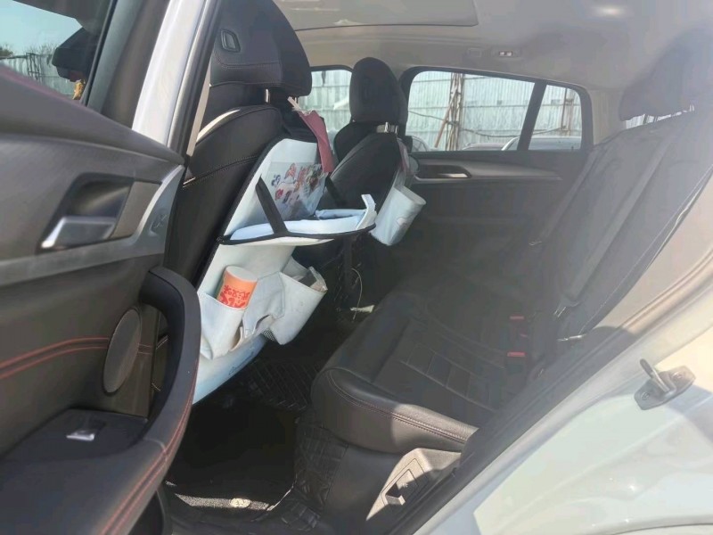 武漢21年寶馬X43