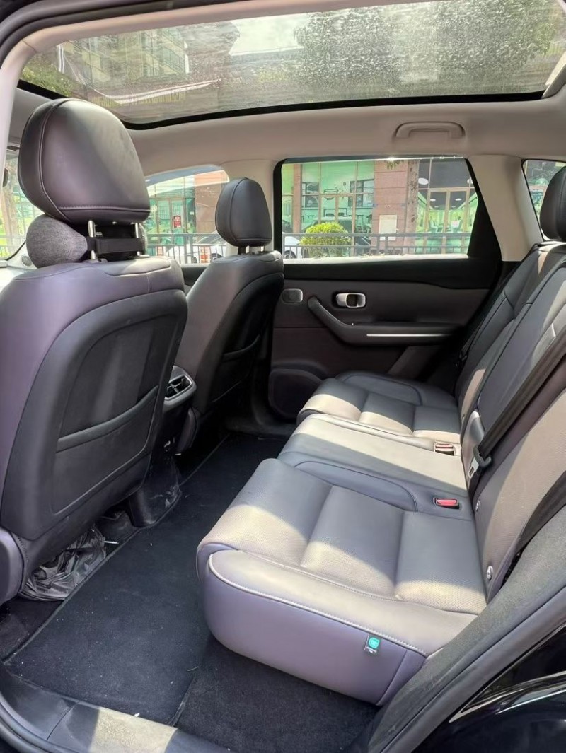 东莞24年零跑汽车C106