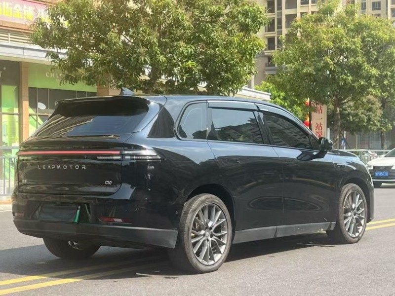 东莞24年零跑汽车C108