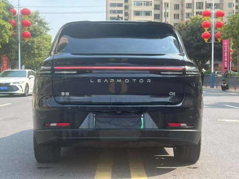 东莞24年零跑汽车C109